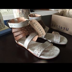 Artemis Sandal size 8.5. Bed|STU cream/tan color